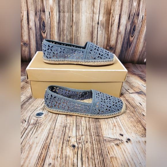 Michael Michael Kors Darci Slip On - Picture 3 of 9